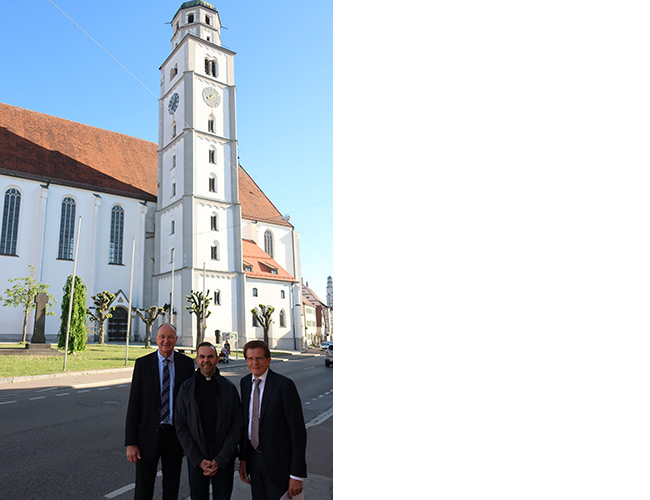 Im Bild (von links): Bürgermeister Wolfgang Schenk, Stadtpfarrer Raffaele De Blasi und Stimmkreisabgeordneter Georg Winter.