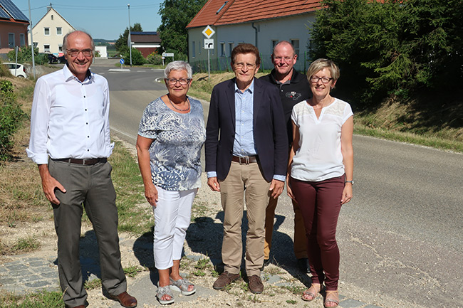 Im Bild (v.l.n.r.): Willi Weirather, Regierung von Schwaben, Bürgermeisterin Ingrid Krämmel, Stimmkreisabgeordneter Georg Winter, Thomas Merkle und Karina Hofmann, VG Syrgenstein