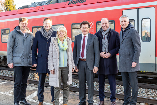 Im Bild (von links): Bürgermeister Dr. Higl, Dr. Reichhart, Ministerin Trautner, MdL Winter, Landrat Sailer, MdB Durz