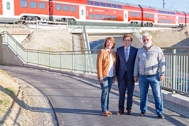 Im Bild (von links): Karina Ruf, MdL Georg Winter und Bürgermeister Karl Hörmann.
