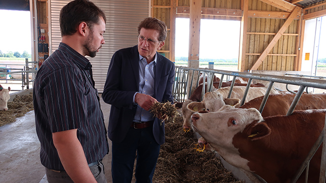 Landwirt Thomas Bunk mit MdL Georg Winter