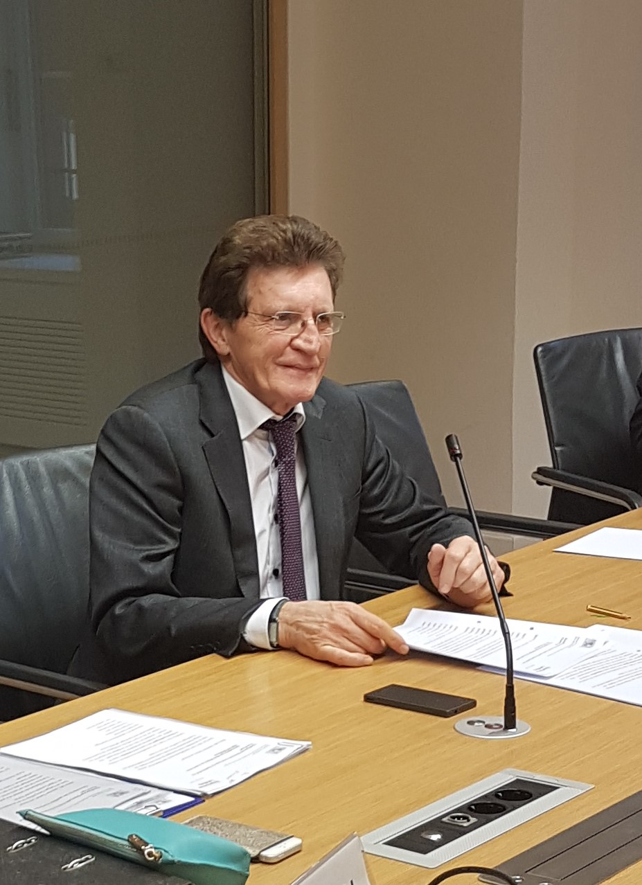 Stimmkreisabgeordneter Georg Winter bei der Berichterstattung im Haushaltsausschuss zum Etat des Staatsministeriums für Wohnen, Bau und Verkehr, der mehr als 4 Milliarden Euro umfasst.